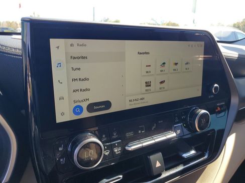 Used 2023 Toyota Highlander Limited image 36