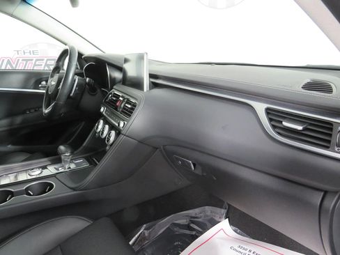 Used 2019 Genesis G70 2.0T Advanced AWD/4WD image 12