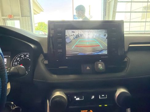 Used 2022 Toyota RAV4 LE AWD/4WD image 8