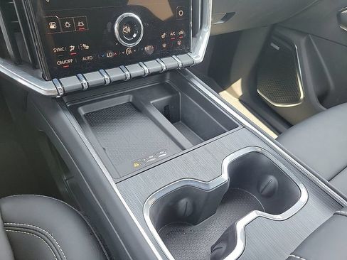 Used 2026 GMC Acadia Elevation w/ Elevation Premium Package FWD image 18