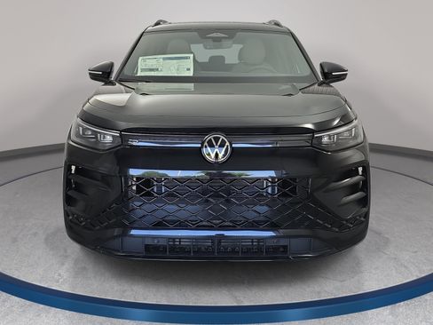 New 2026 Volkswagen Tiguan SE R-Line FWD image 2