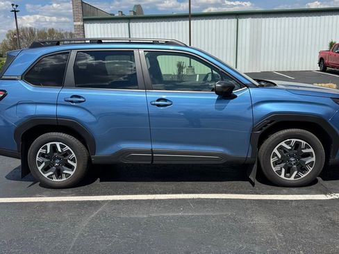 Used 2025 Subaru Forester Premium w/ Convenience Package #1 image 2