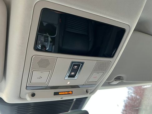 Used 2023 Land Rover Discovery Sport S image 45