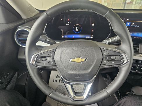 Used 2025 Chevrolet Trax LT w/ LT Convenience Package FWD image 20