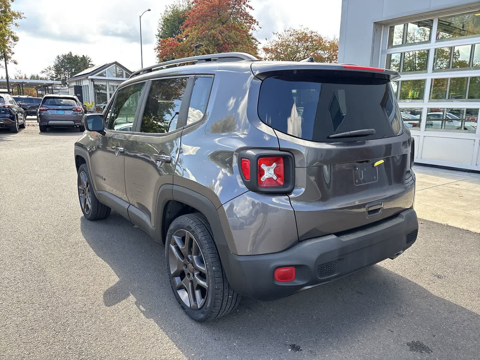 Used 2021 Jeep Renegade Latitude AWD/4WD image 3