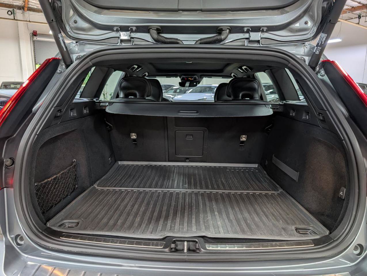Used 2020 Volvo V60 T5 Momentum FWD image 8