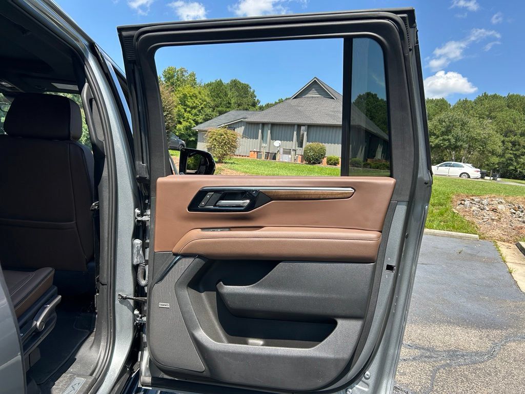 Used 2025 Chevrolet Suburban High Country w/ Sun And Tow Package AWD/4WD image 67