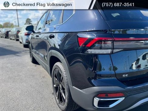 New 2026 Volkswagen Taos SE FWD image 8