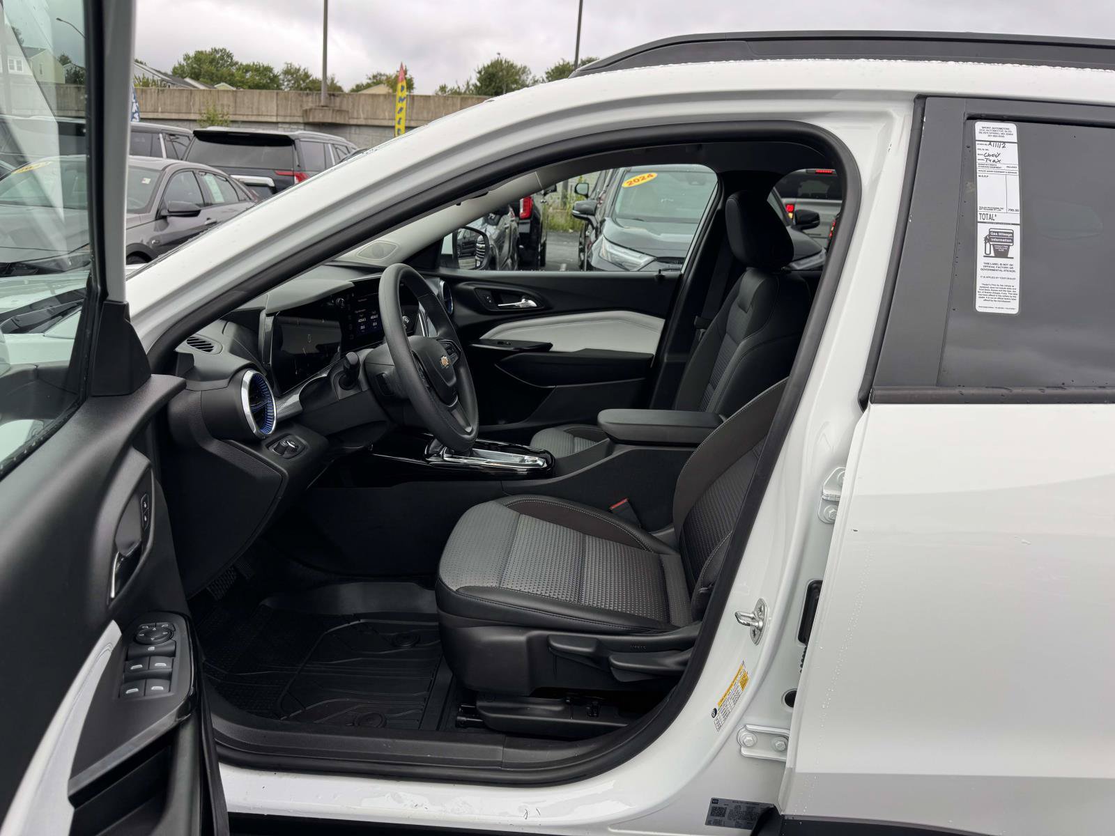 Used 2024 Chevrolet Trax LT FWD image 20