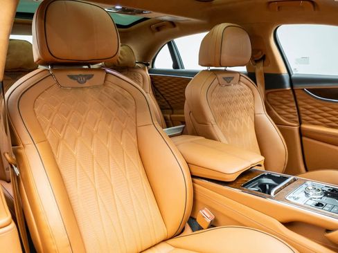 Used 2023 Bentley Flying Spur W12 image 17