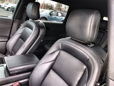 Used 2025 Lincoln Nautilus Premier w/ Jet Appearance Package image 11