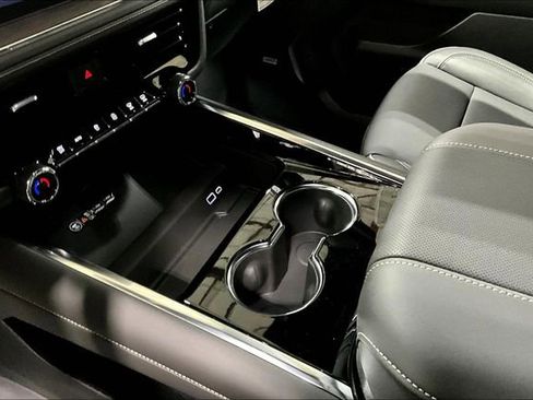 New 2026 Chevrolet Suburban Premier AWD/4WD image 8