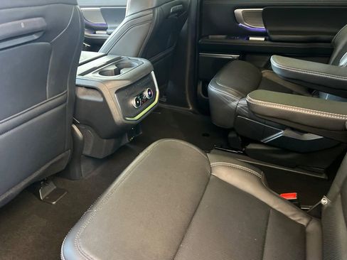 Used 2025 Ford Expedition Platinum AWD/4WD image 13