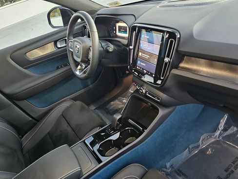Used 2023 Volvo XC40 Recharge Ultimate image 11