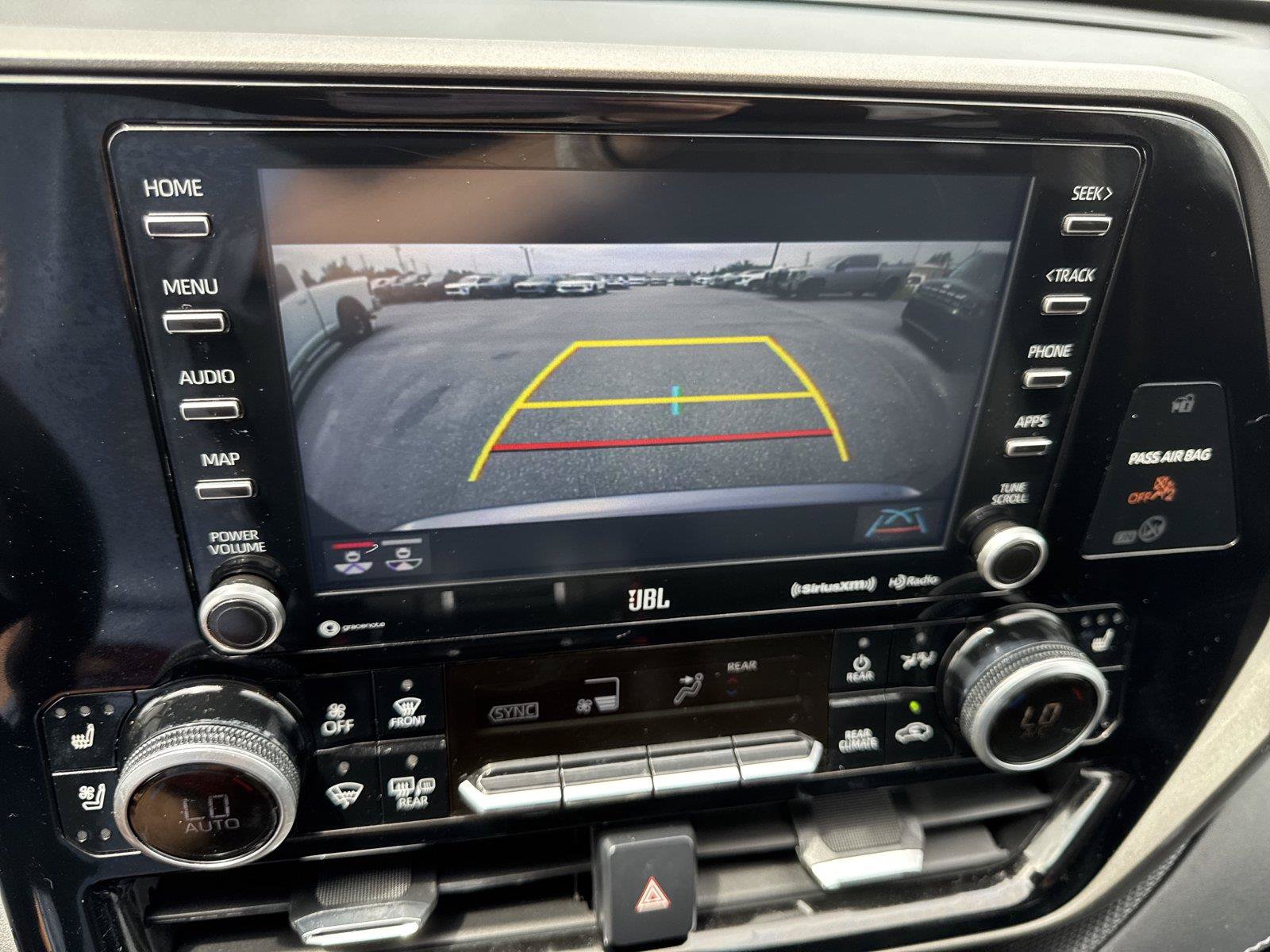 Used 2021 Toyota Highlander Limited FWD image 26