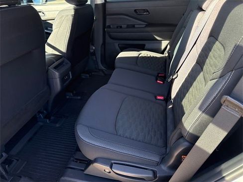 Certified 2025 Nissan Pathfinder S image 17