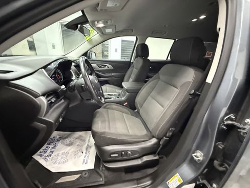 Used 2021 Chevrolet Traverse LT image 20