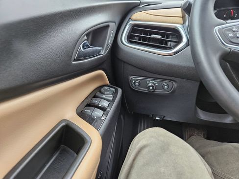 Used 2024 Chevrolet Equinox Premier FWD image 13