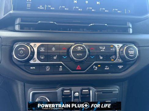 Used 2024 Jeep Gladiator Rubicon image 17