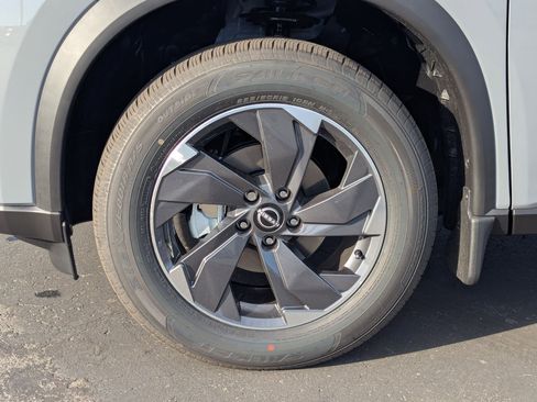 New 2026 Nissan Rogue SV FWD image 9
