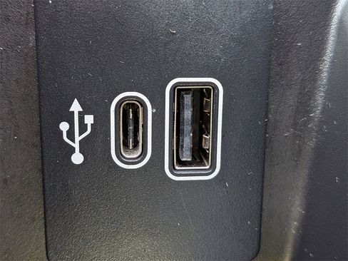 Used 2025 Lincoln Nautilus Premier image 24