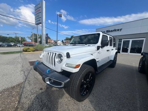 Used 2023 Jeep Wrangler Unlimited Sahara w/ Cold Weather Group AWD/4WD image 4