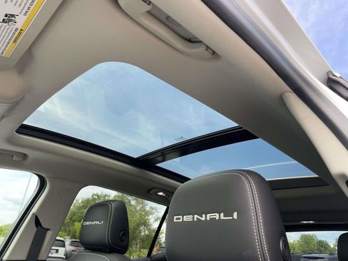 Used 2023 GMC Terrain Denali w/ Denali Premium Package AWD/4WD image 13