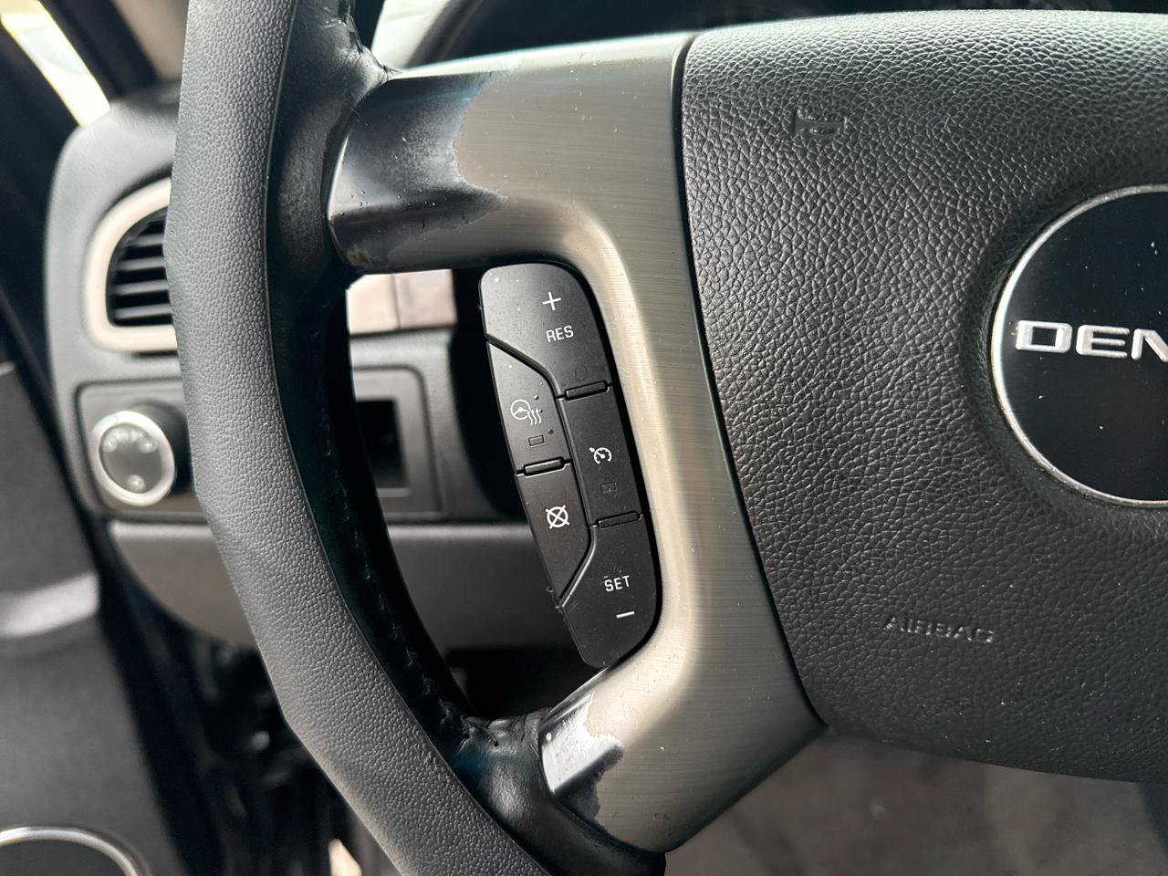 Used 2013 GMC Yukon XL Denali RWD image 21