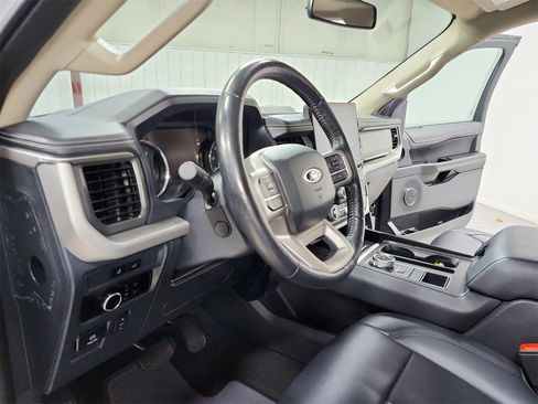 Used 2024 Ford Expedition Max XLT image 18