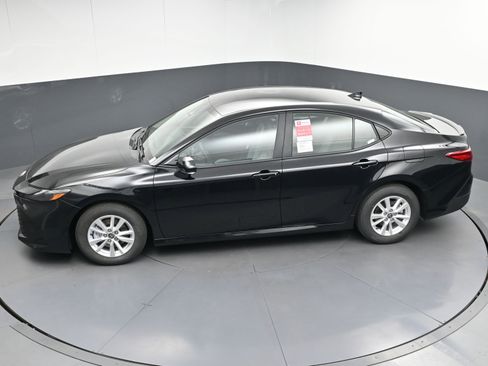 Used 2025 Toyota Camry LE w/ Convenience Package image 35