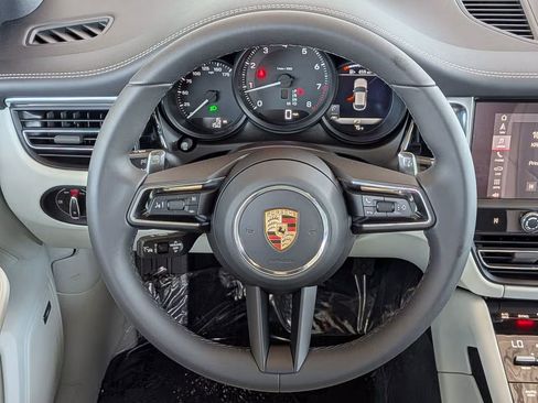 Certified 2025 Porsche Macan AWD/4WD image 16