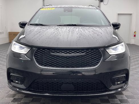 Used 2025 Chrysler Pacifica Limited FWD image 15