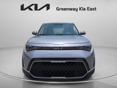 Used 2025 Kia Soul LX w/ LX Technology Package FWD image 11
