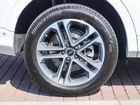 Certified 2025 Audi Q5 Premium w/ Convenience Package AWD/4WD image 10