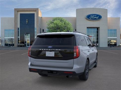 New 2025 Ford Expedition Active image 8