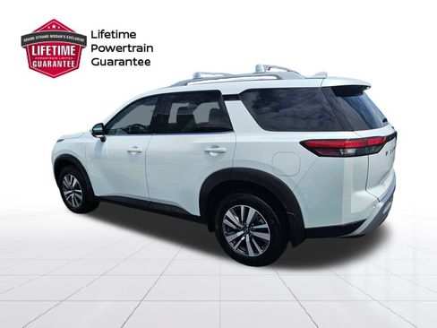 Certified 2025 Nissan Pathfinder SL AWD/4WD image 3