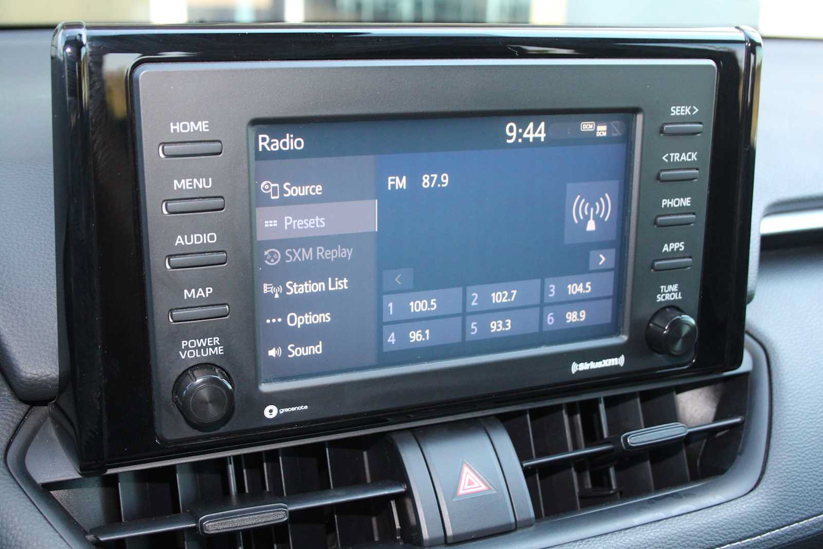 Used 2020 Toyota RAV4 XLE FWD image 40