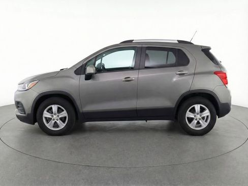 Used 2022 Chevrolet Trax LT w/ LT Convenience Package image 11
