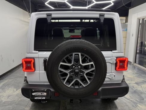 Used 2024 Jeep Wrangler Unlimited Sahara AWD/4WD image 5