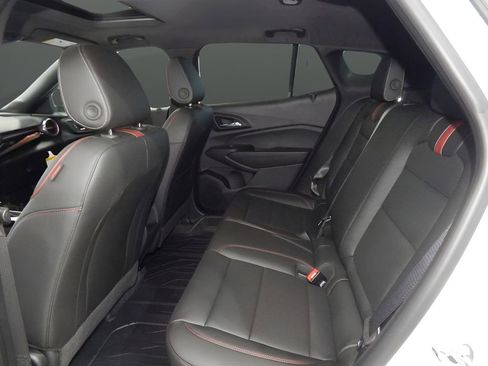 Used 2025 Chevrolet Trax RS w/ Sunroof Package image 29