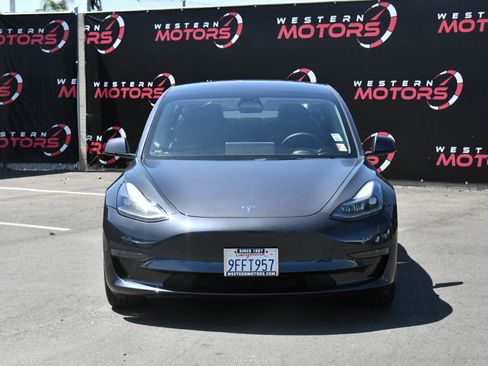 Used 2023 Tesla Model 3 Standard Range image 2