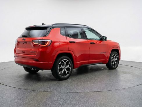 Used 2025 Jeep Compass Limited image 9