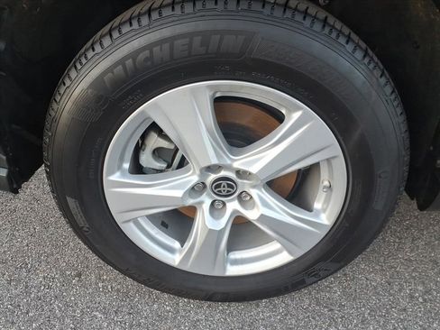 Certified 2023 Toyota Highlander L image 26