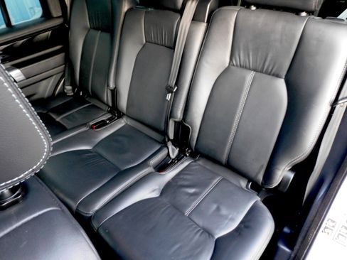 Used 2016 Land Rover LR4 HSE LUX image 16