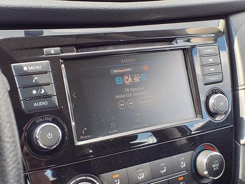 Used 2019 Nissan Rogue S image 22