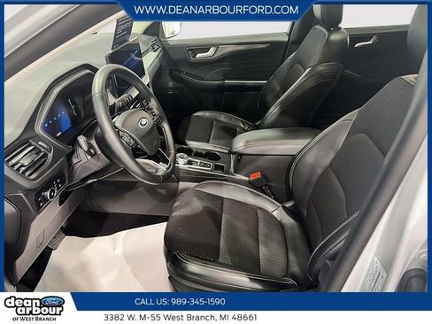 Certified 2025 Ford Escape SE FWD image 9