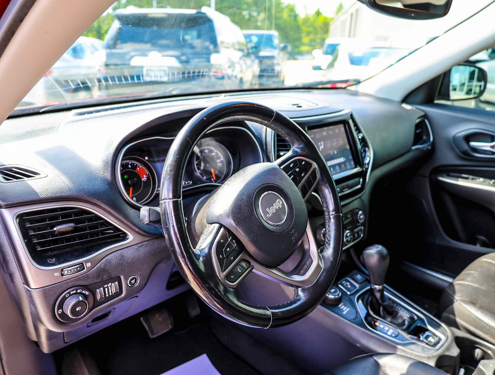 Used 2019 Jeep Cherokee Limited AWD/4WD image 13