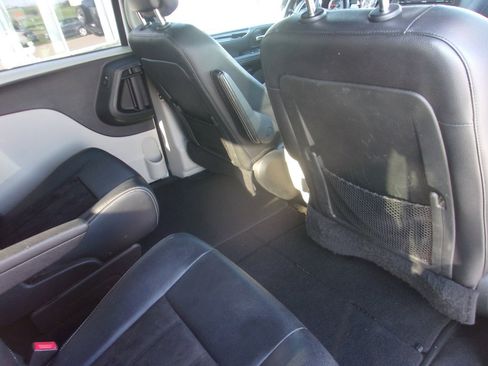 Used 2019 Dodge Grand Caravan SXT FWD image 15