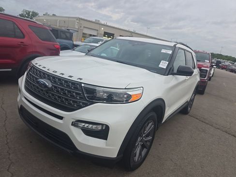 Used 2023 Ford Explorer XLT w/ Equipment Group 202A AWD/4WD image 5