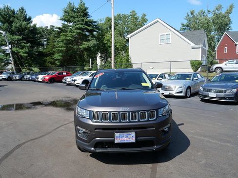 Used 2021 Jeep Compass Latitude w/ Driver Assistance Group AWD/4WD image 3